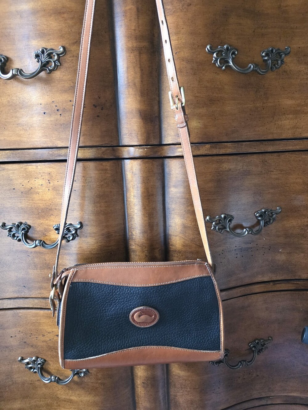Vintage Dooney & Bourke AWL Black Classic Zip Top Crossbody Bag Clutch R19
